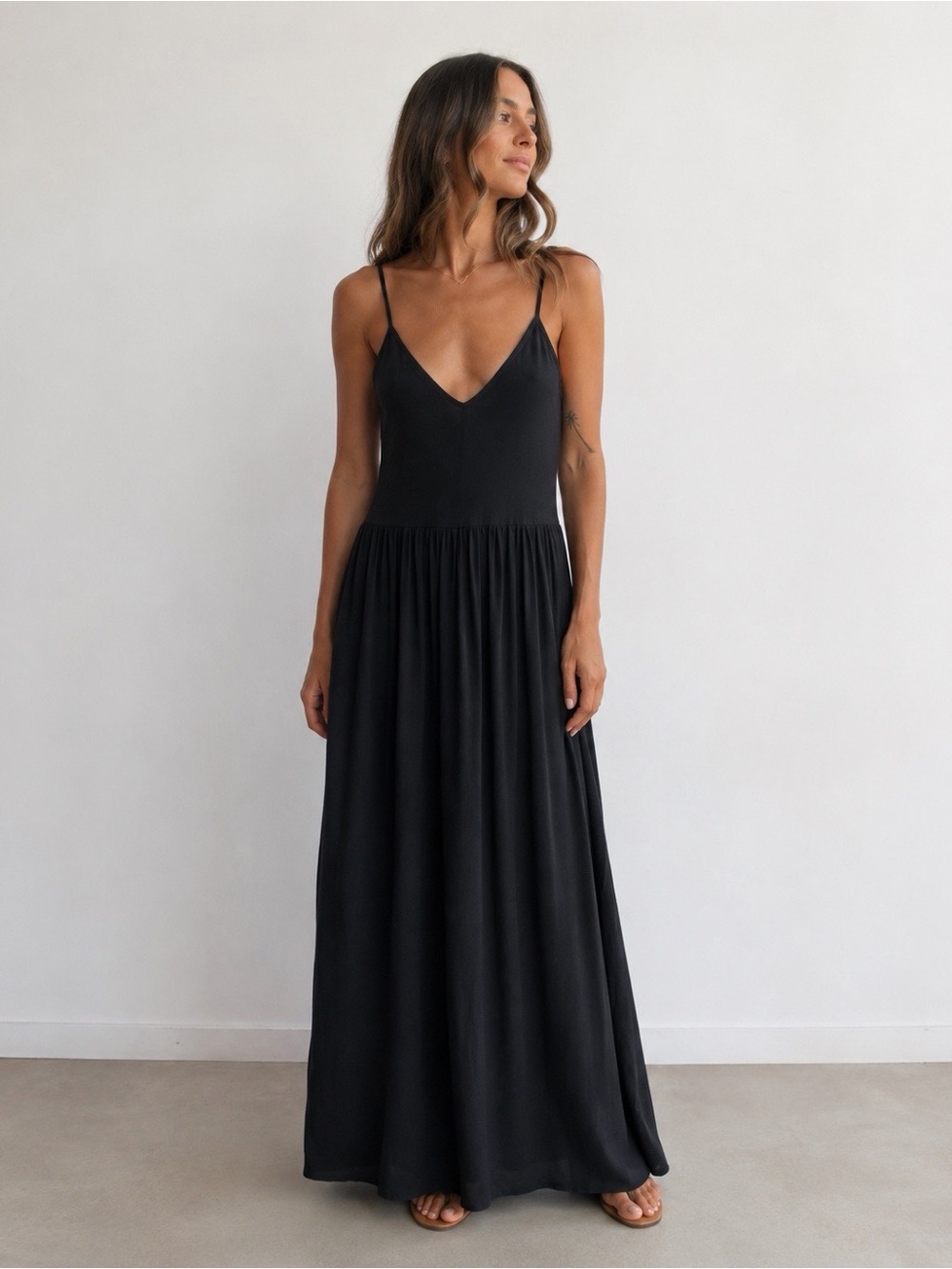 Women’s Black Solid V-Neck Strappy Sleeveless Maxi Dress Plus Size 1X